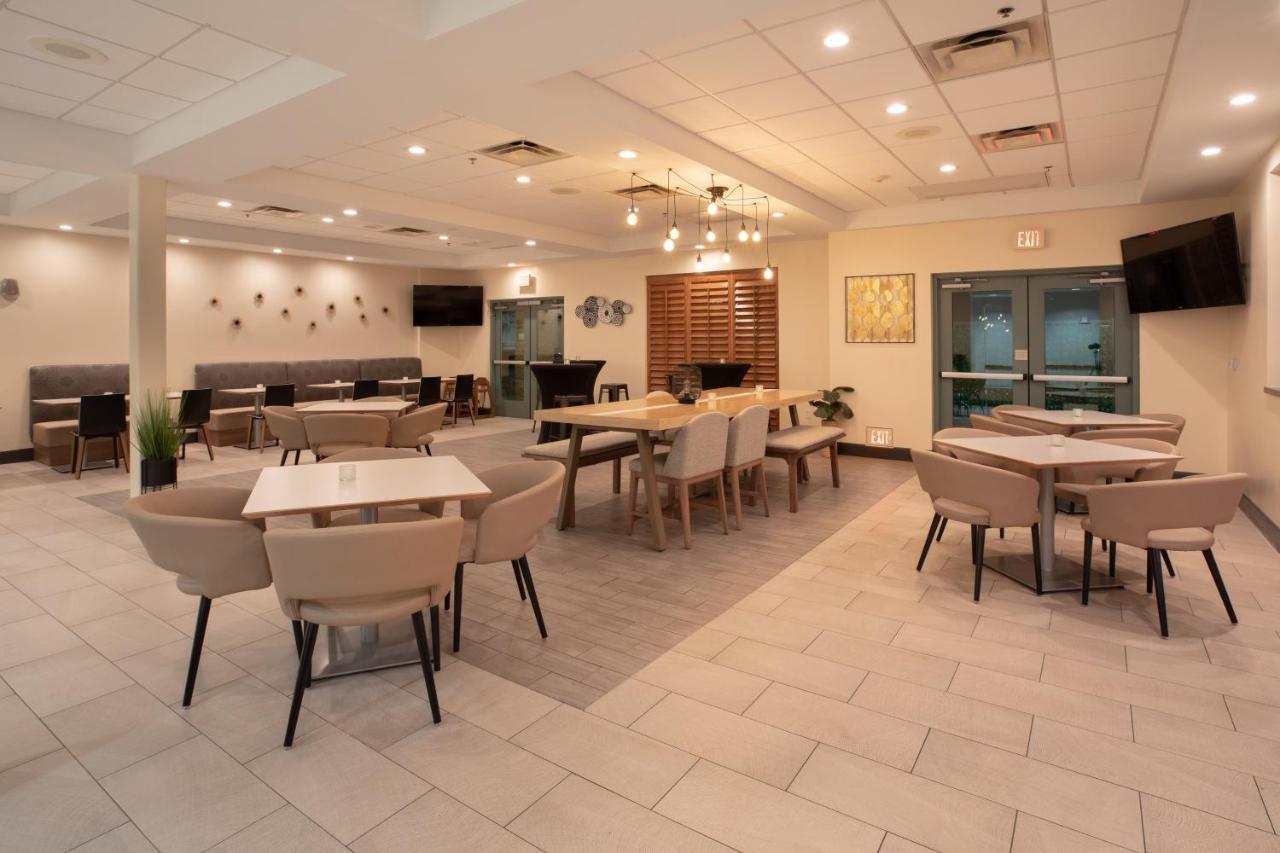 Holiday Inn & Suites Goodyear - West Phoenix Area By Ihg Exterior photo