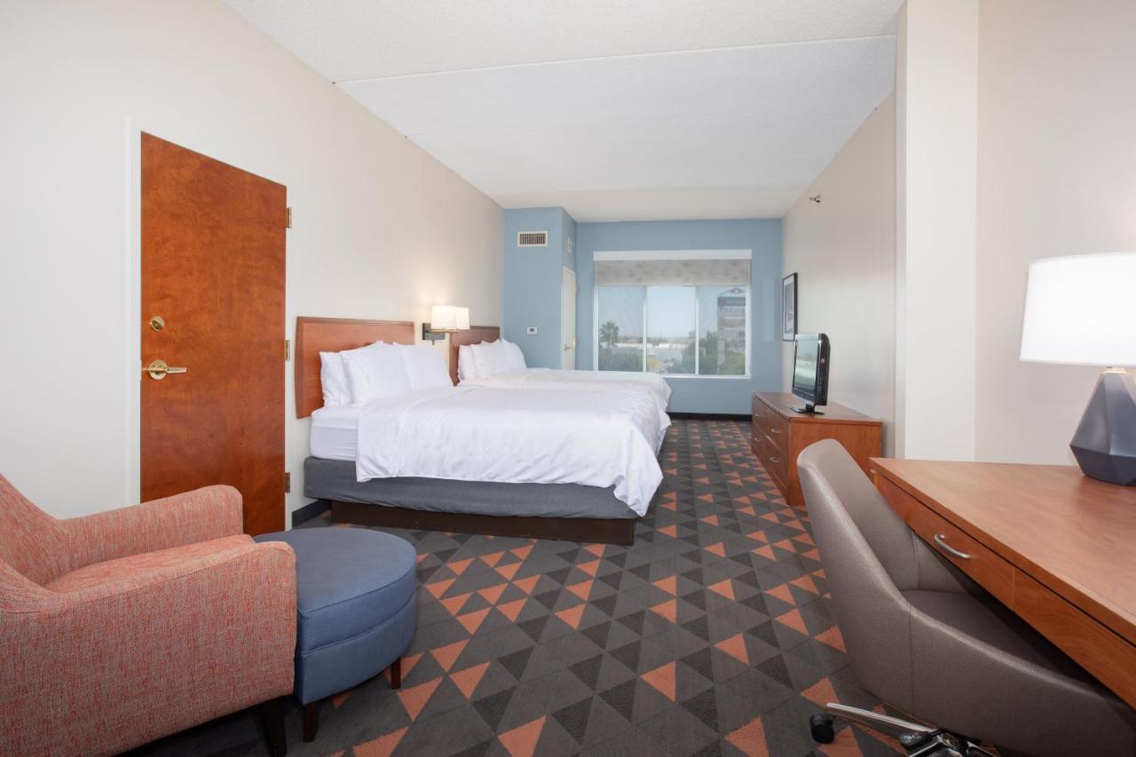 Holiday Inn & Suites Goodyear - West Phoenix Area By Ihg Exterior photo
