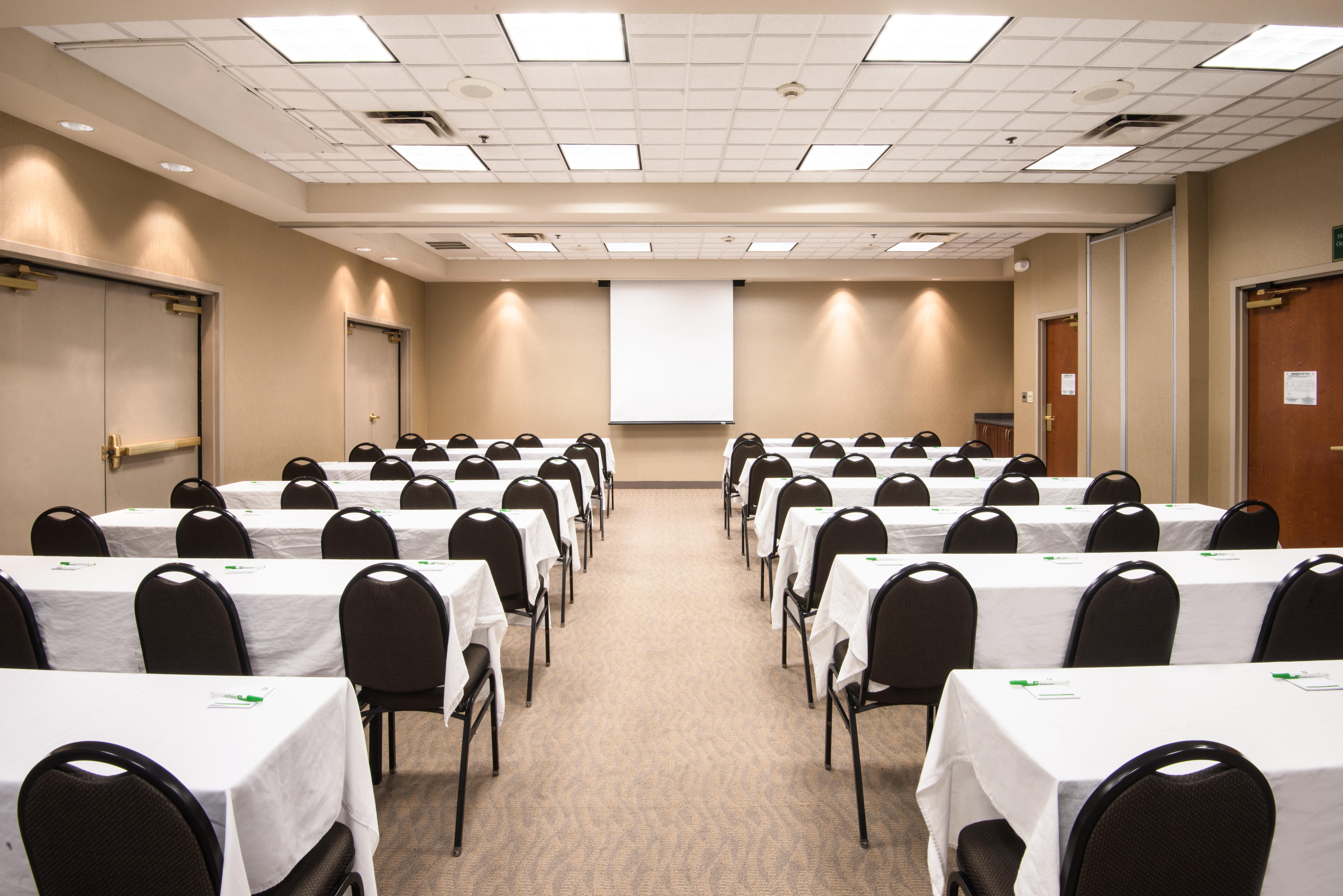 Holiday Inn & Suites Goodyear - West Phoenix Area By Ihg Exterior photo